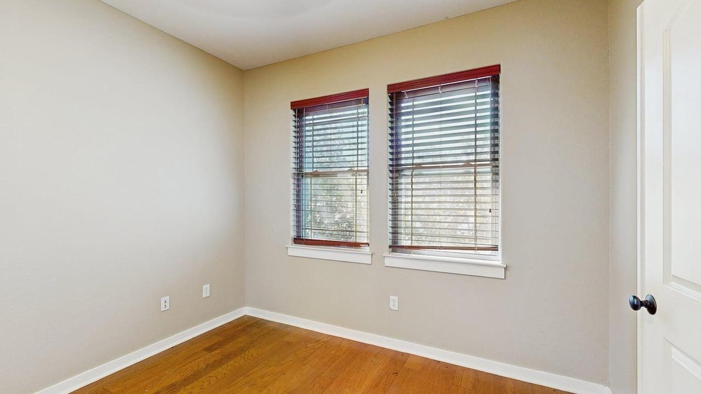 Building Photo - Beautifully updated home in a peaceful Geo...