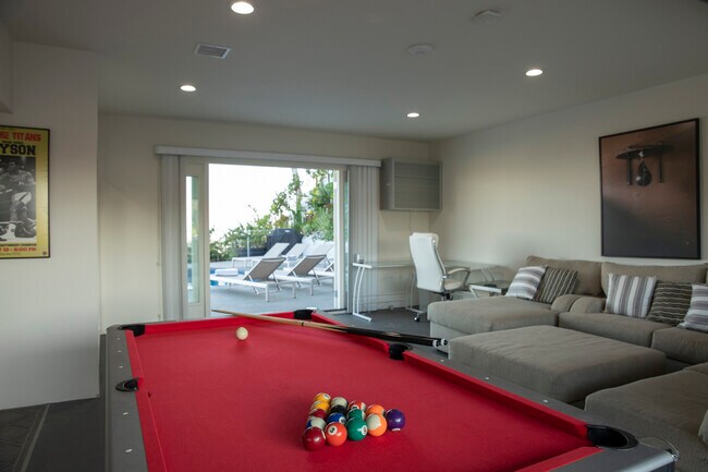 Building Photo - 2900 Lakeridge Dr