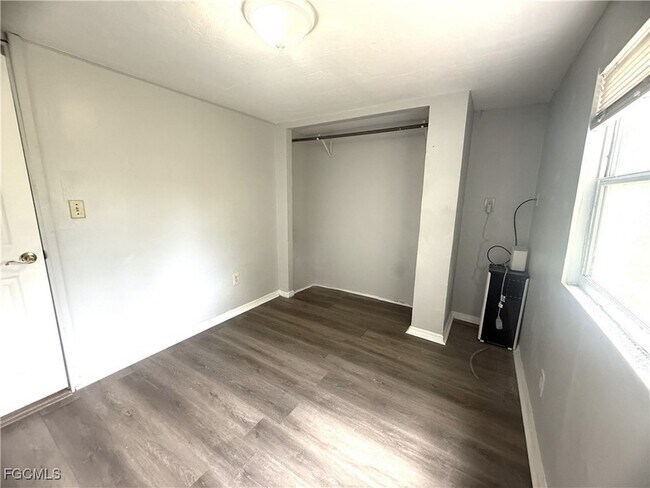 Building Photo - 8239 Suncoast Dr