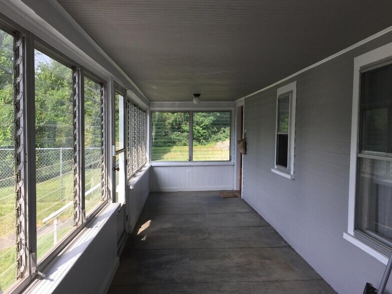 Building Photo - 13 Middle St