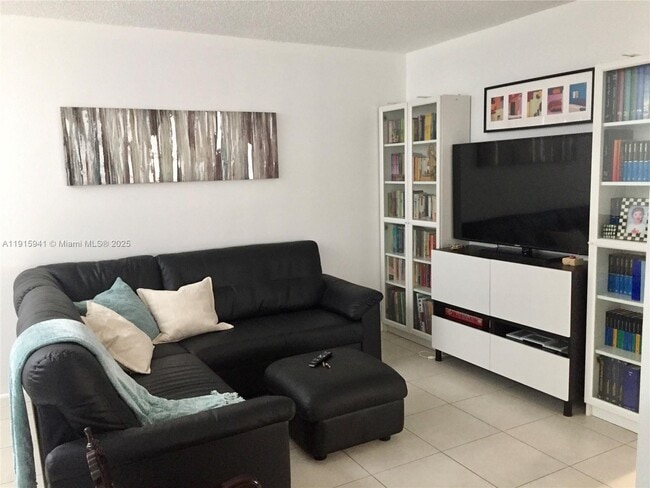 Building Photo - 487 NW 98th Ct