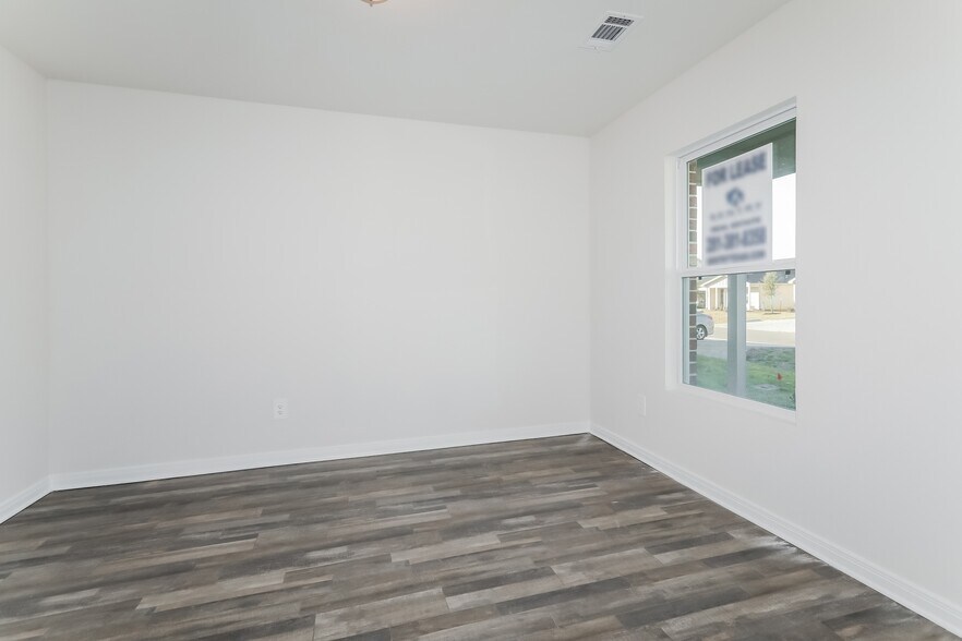 Building Photo - 15657 Briar Frst Dr