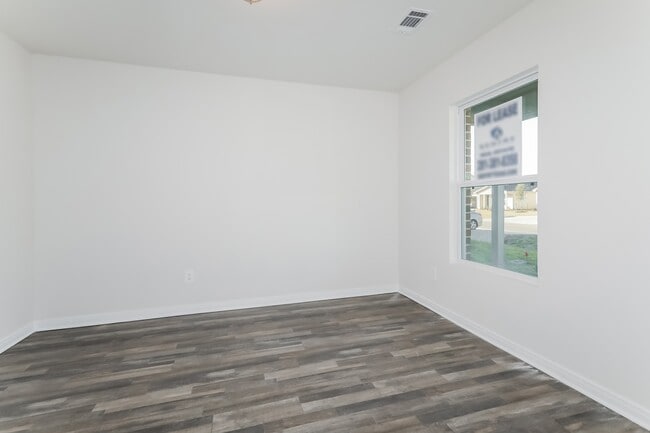 Building Photo - 15794 Del Norte Dr