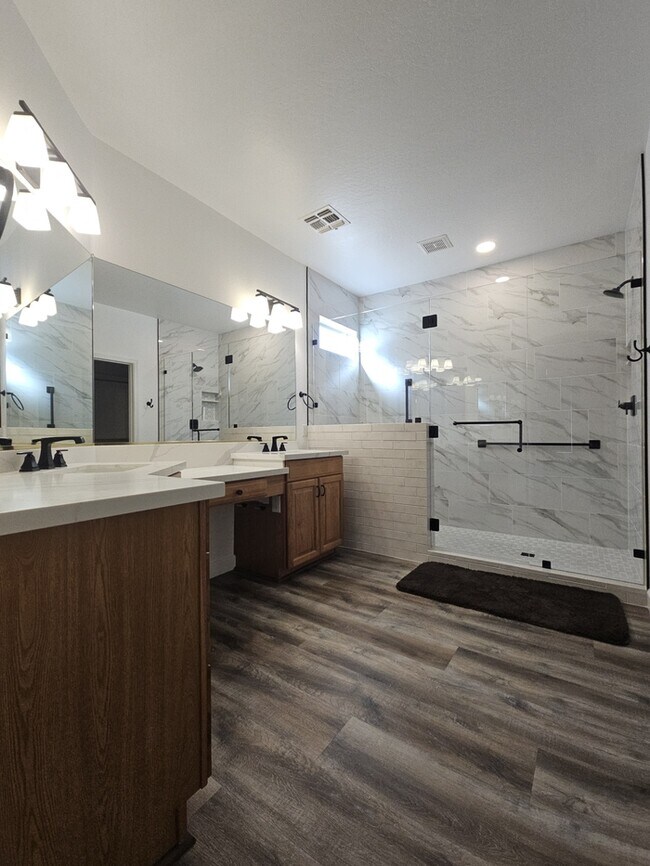 Building Photo - 1701 E Kramer St