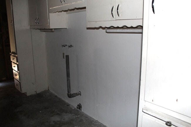Building Photo - Cute Home in Bakersfield