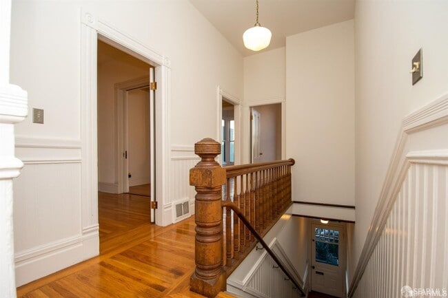 Building Photo - 923 Treat Ave