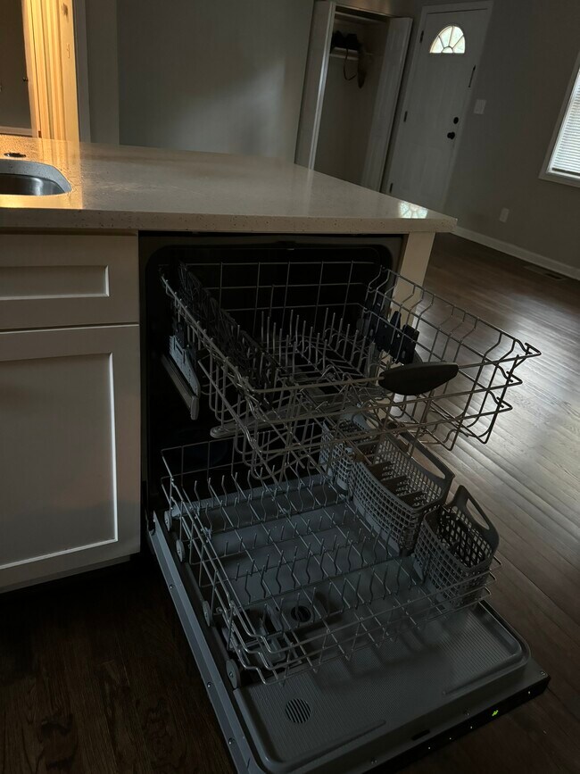 Building Photo - 3494 Maryvale Dr