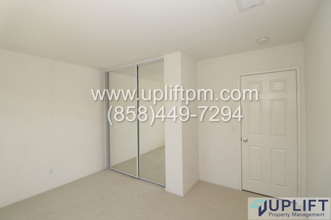 Building Photo - 4 bedroom 2.5 bathroom home in Chula Vista...