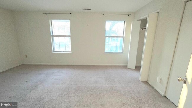 Building Photo - 853 E Fishers Creek Rd