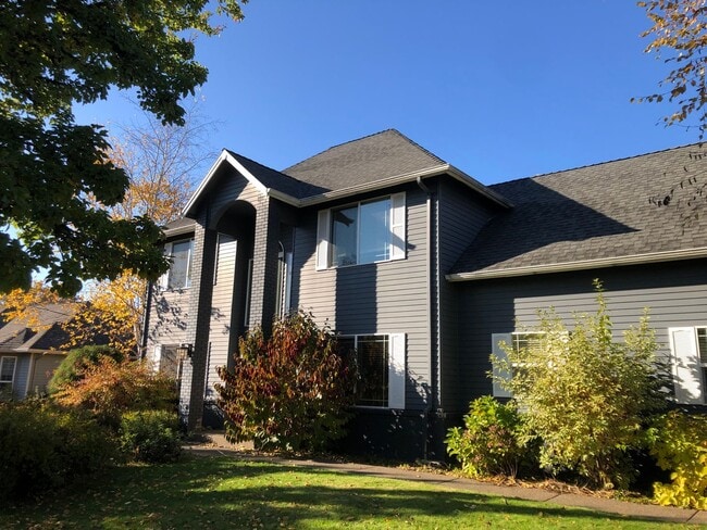 Building Photo - 2687 NW Oak Ridge Dr