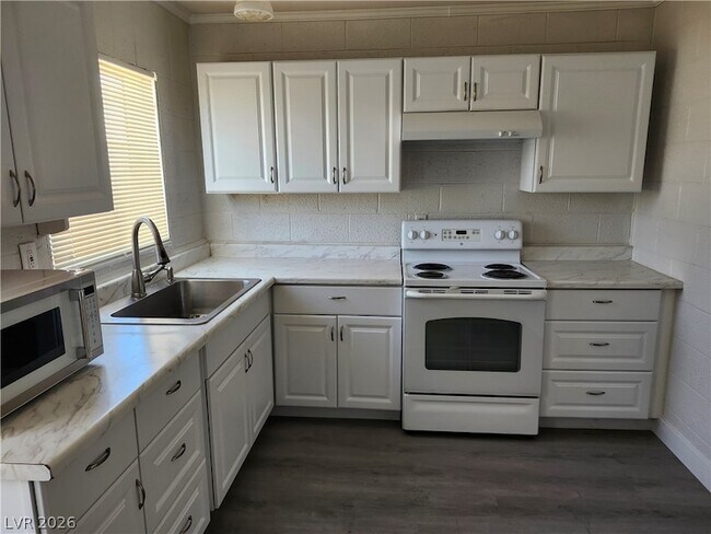 Building Photo - 4624 Evergreen Pl