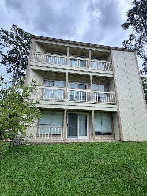 Building Photo - April Villas Triplex