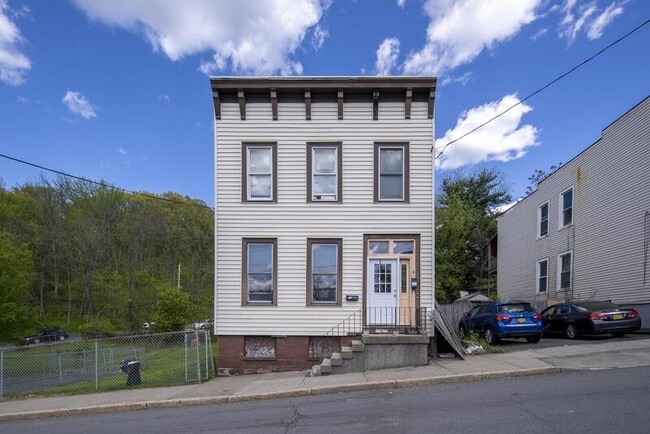Building Photo - 8 Stow Ave
