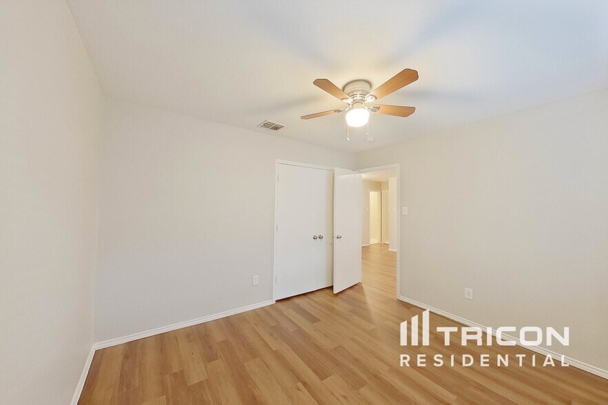 Building Photo - 3018 High Gate Dr