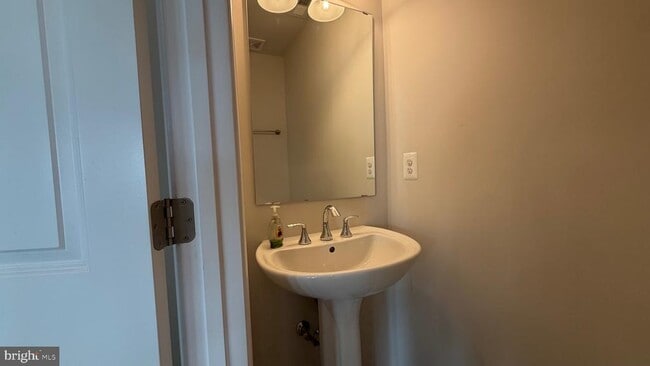 Building Photo - 35 Signal Knob Cottage Dr