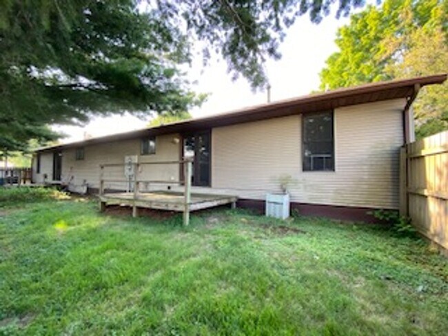 Building Photo - 1721 Graceland Ct