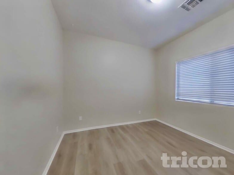 Building Photo - 13038 W Aster Dr