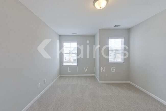 Building Photo - 877 Silent Barge Cv