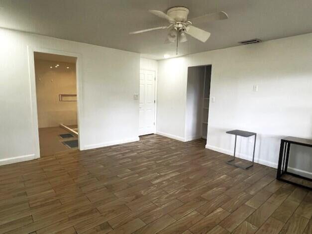 Building Photo - 9148 Oakwood Dr