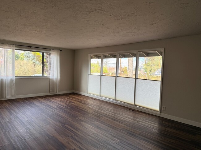 Building Photo - 200 Oregon Terrace