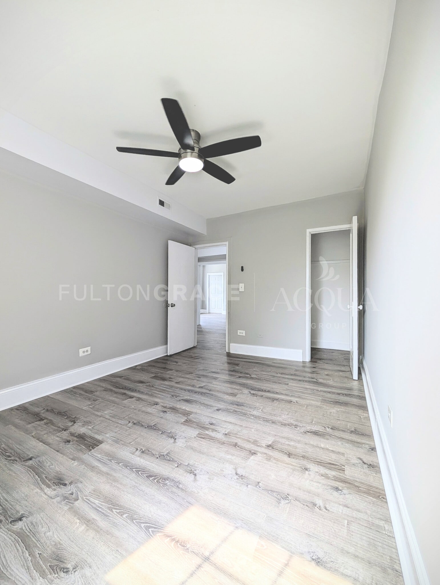 Building Photo - 6300 N Oakley Ave
