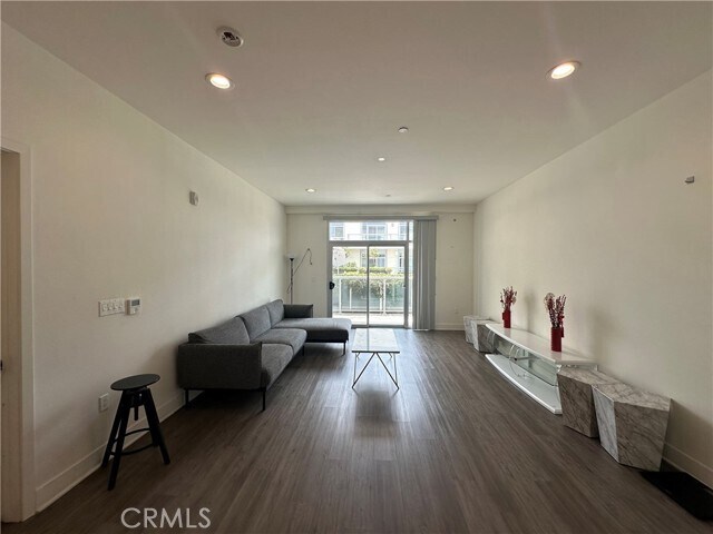 Building Photo - 56 E Duarte Rd