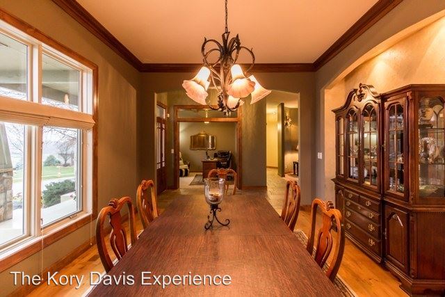 Building Photo - 2808 S Saint Charles Ln