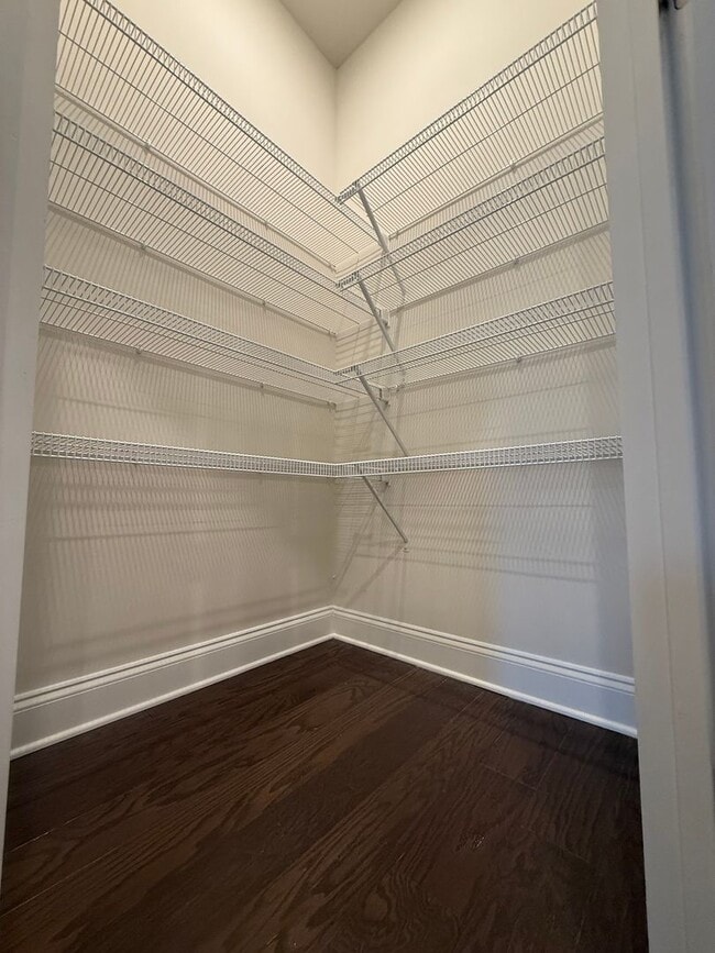 Building Photo - HALF OFF FIRST MONTH RENT!! Three Bedroom ...