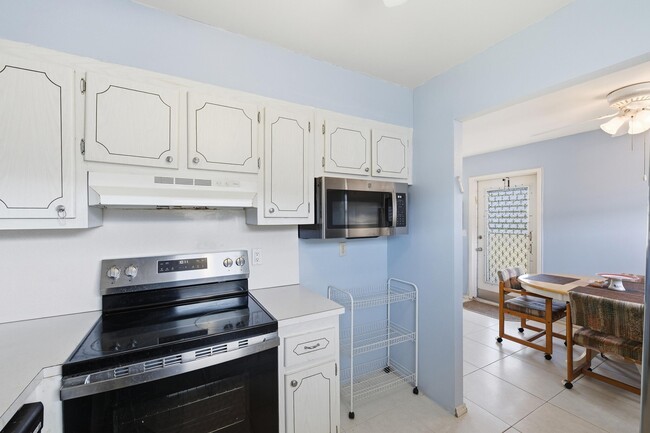 Building Photo - 669 Saxony Trail