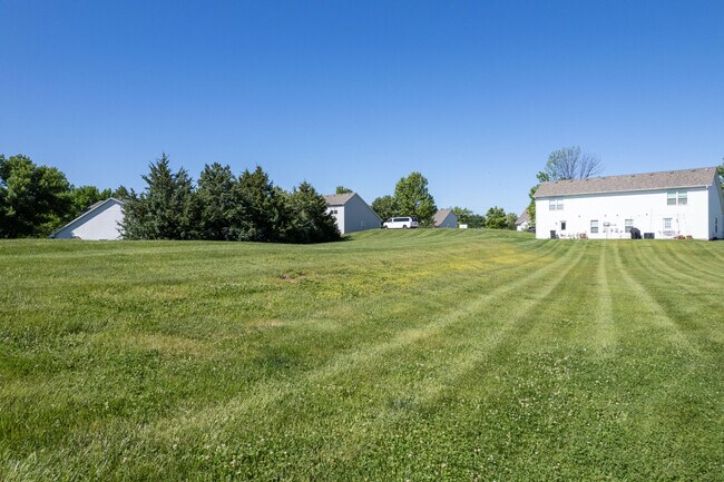 Building Photo - 2418 Northampton Dr