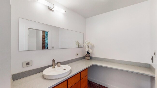 Building Photo - 3,400 SQFT CONDO IN DOWNTOWN CHAMPAIGN W/ ...