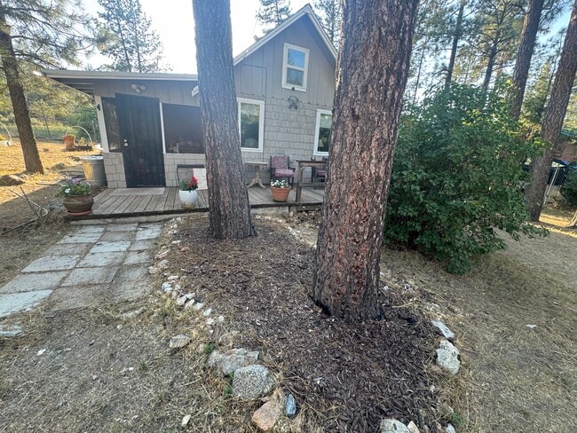 Building Photo - 35081 Barbara Lee Dr