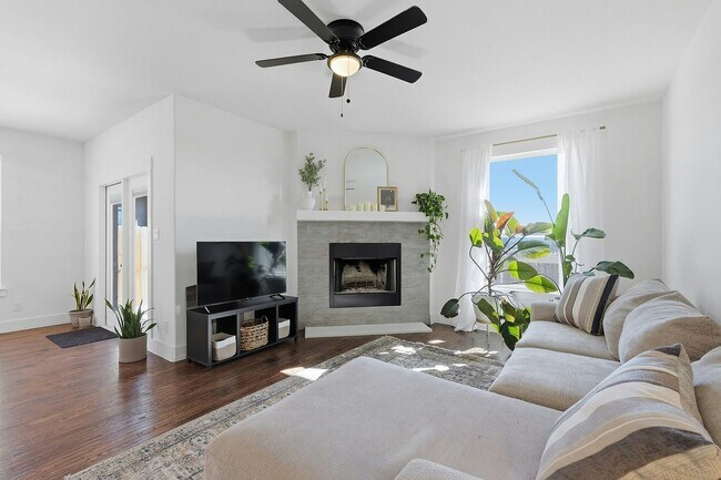 Building Photo - 1656 Whiterock Dr