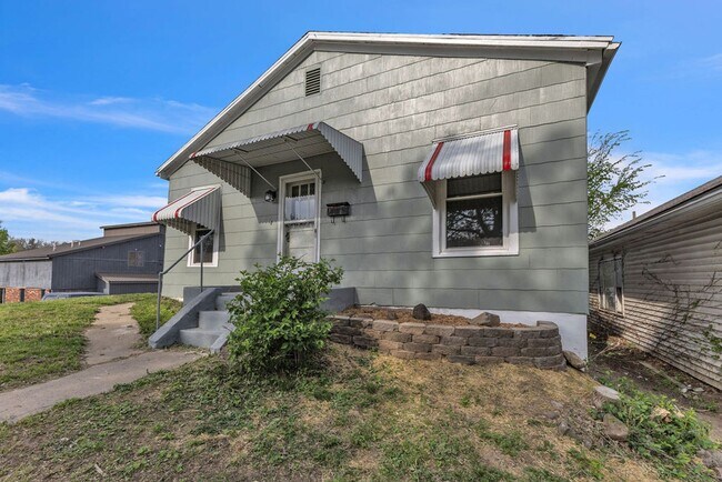 Building Photo - Bright & Updated 3-Bedroom Home Near Local Schools