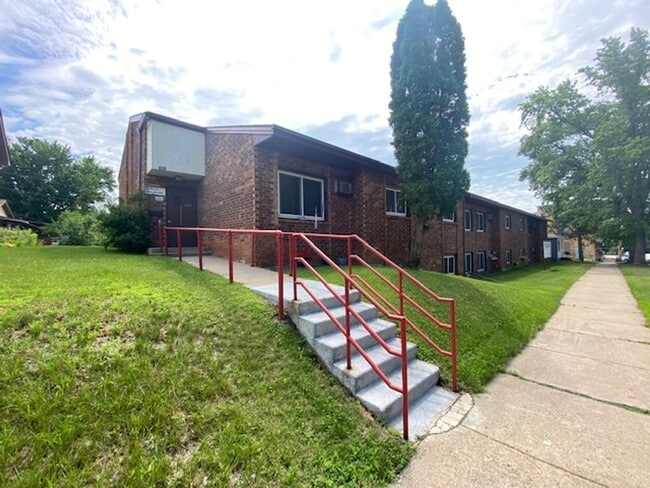 Building Photo - 109 3rd Ave