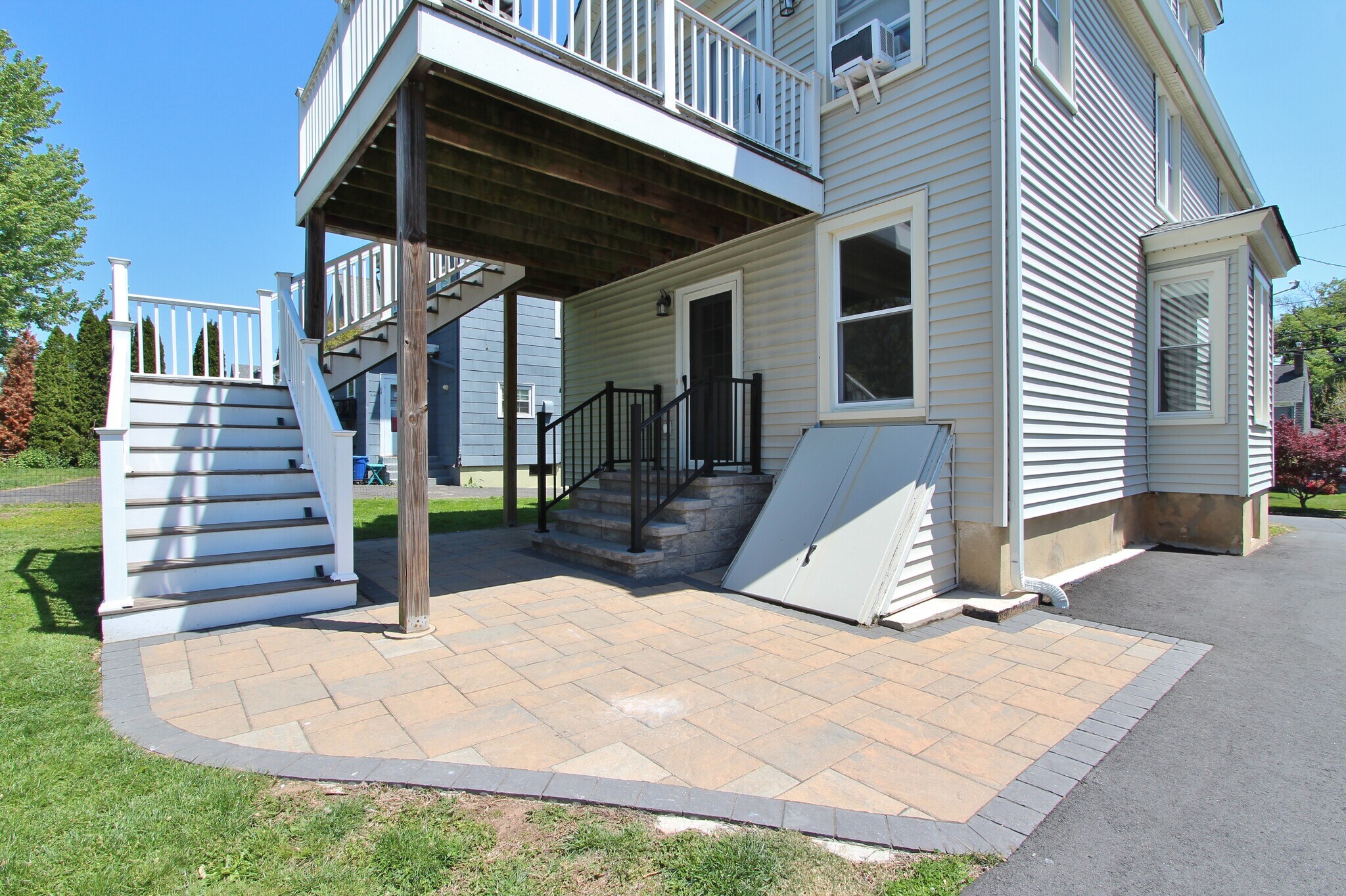 Building Photo - 552 Cumberland St