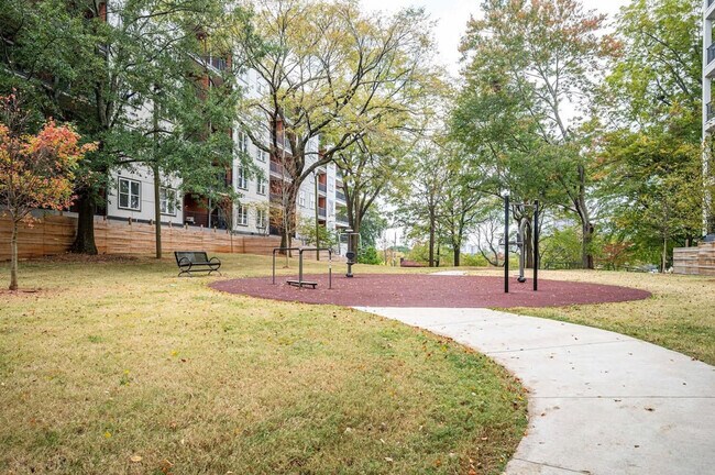 Building Photo - 542 Boulevard NE