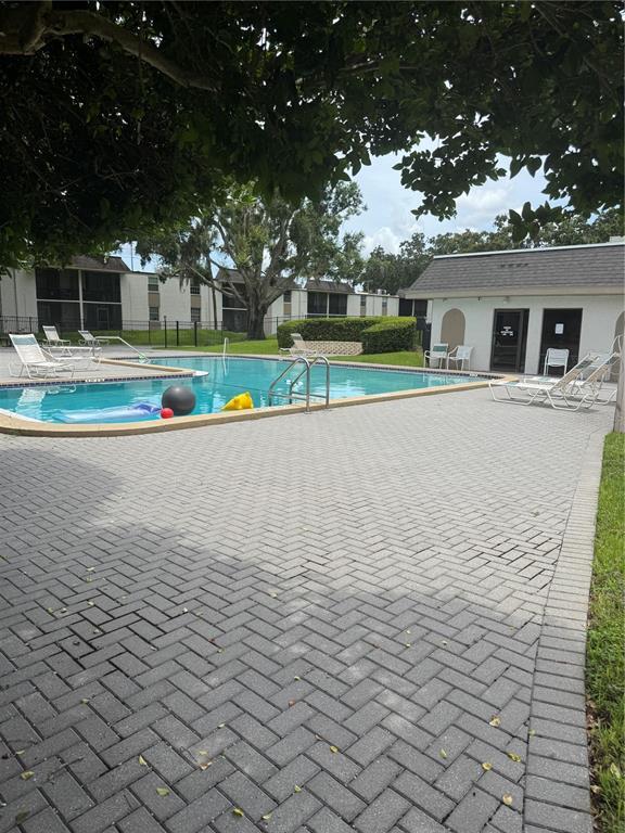 Building Photo - 810 Oakgrove Dr