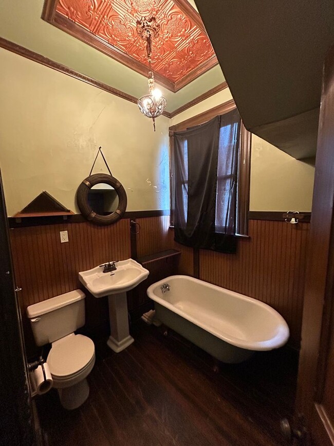 Building Photo - Charming Historic 4-Bedroom Home in the He...