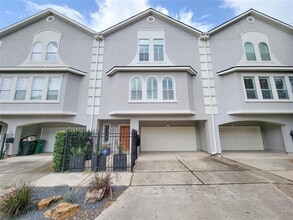 Building Photo - 884 Detering St