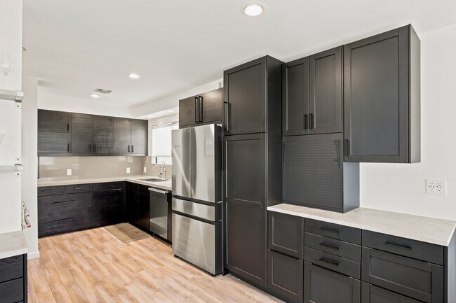 Building Photo - Privateer Duplex