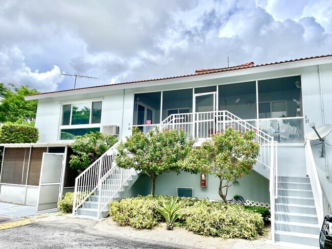 Building Photo - 431 W Camino Real