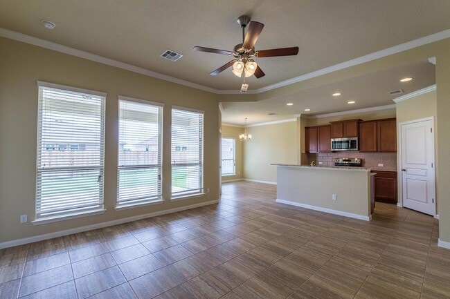 Building Photo - Spacious 4-Bedroom, 2-Bath Home in Hills o...