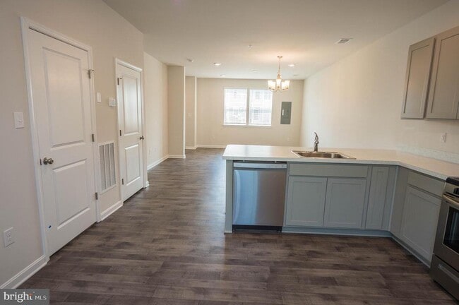 Building Photo - 417 Creekbed Cir