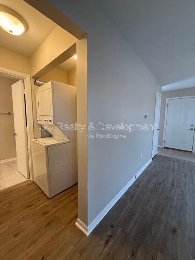 Building Photo - 510 W Kendall Dr