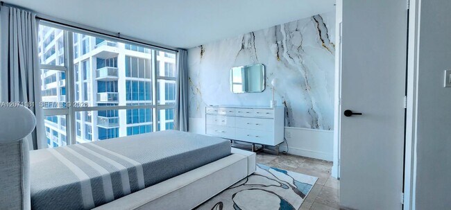 Building Photo - 6801 Collins Ave