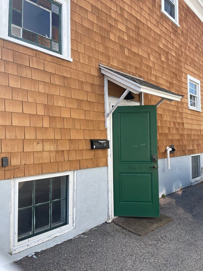 Building Photo - 41 Thurston Ave