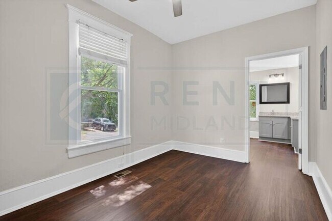 Building Photo - Entire Flat Available in Earlewood