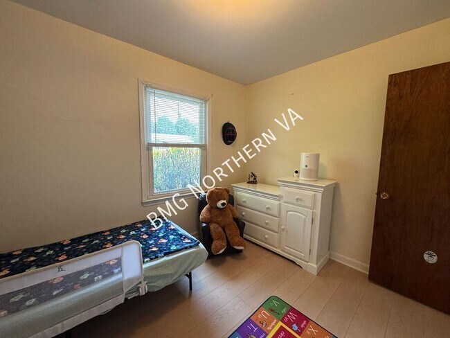 Building Photo - 8903 Tudor Ln