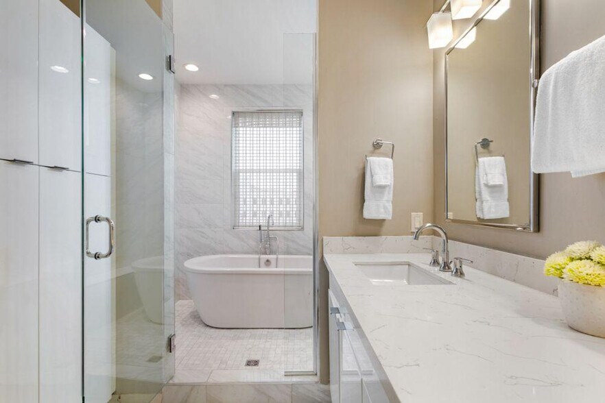 Building Photo - 3737 Bienville Ave